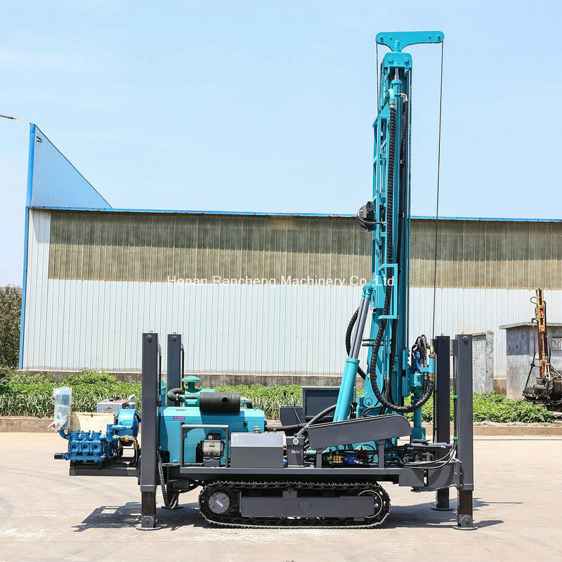 効率と信頼性 深さ350m クローラー搭載水井掘削機 91KWのユチャイエンジン
