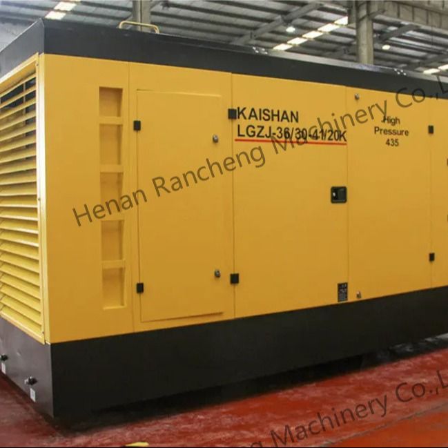 30bar 移動式スクリューエアコンプレッサー 550HP カミングスエンジン 深井用