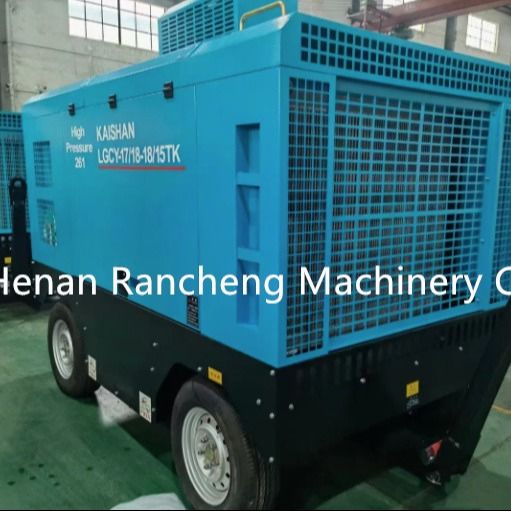 4輪トレーラー型 LGCY17-18-18/15TK 空気圧縮機 作業圧 18bar 210HP 150-200m 掘削のためのカミンズエンジン