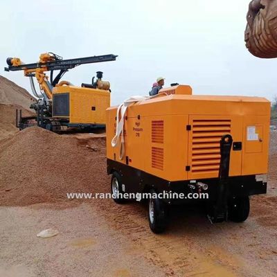 1400kg ポータブル ディーゼル スクリュー 空気圧縮機 55KW 8Bar の作業圧